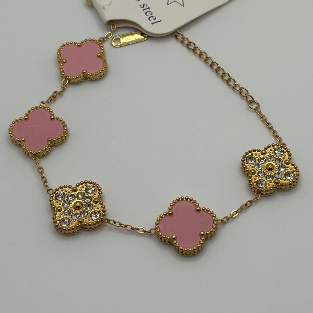 Chic Gold and Pink Clover Bracelet